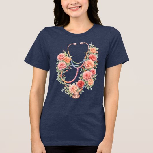 ピンクのバラの花柄聴診器デザインTシャツ トライブレンドTシャツ (正面)