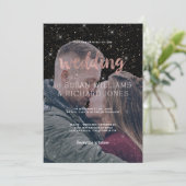 ピンクのバラの金ゴールド型ブラックグリッター写真結婚の写真 招待状 (スタンド正面)