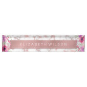 ピンクのバラの金ゴールド金属ホイルの大理石の花柄の贅沢 デスクネームプレート (正面)