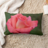 ピンクのバラ枕 ランバークッション (ブランケット)