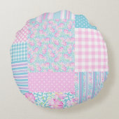 ピンクのバラ蝶のフェイクパッチワーク丸い枕 ラウンドクッション (裏面)