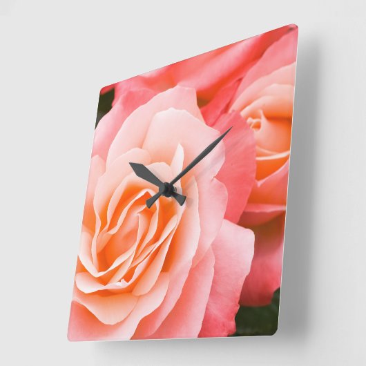 ピンクのバラ スクエア壁時計 (傾斜)