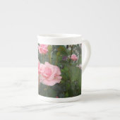 ピンクのバラ ボーンチャイナマグカップ (正面右)