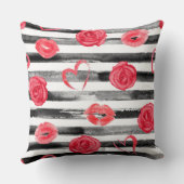 ピンクのバラ、唇、ハートと黒ストライプ色 クッション (裏面)