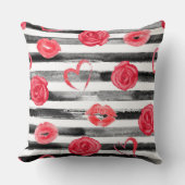 ピンクのバラ、唇、ハートと黒ストライプ色 クッション (正面)