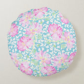 ピンクのバラ、白い蝶、青い丸いクッション ラウンドクッション (裏面)