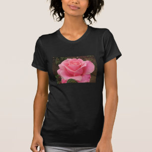 ピンクのバラ Tシャツ