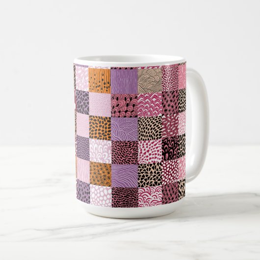 ピンクのパッチワークコーヒーマグ ☕💖 コーヒーマグカップ (正面右)