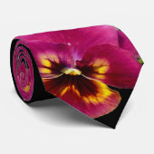 ピンクのパンジーの情熱。 ネクタイ (ロール)