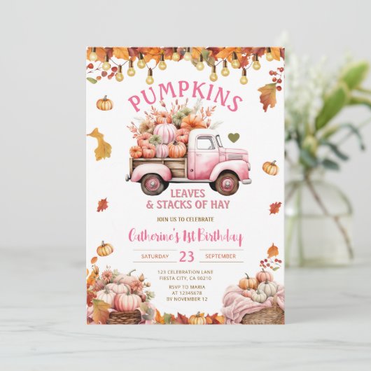 ピンクのパンプキ離れンの誕生日と干し草のスタック 招待状 (スタンド正面)