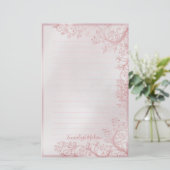 ピンクのパーソナライズされた装飾品が並んだ 便箋 (スタンド正面)