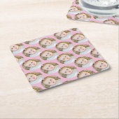 ピンクのパーソナライズされた誕生日写真 スクエアペーパーコースター (アングル)