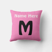 ピンクのパーソナライズなサッカーは名前、数を置きます クッション (裏面)