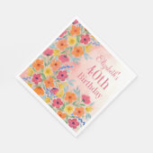 ピンクのパーソナル化可能な水色フローラ誕生日 スタンダードランチョンナプキン (角)