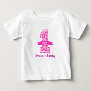 ピンクのヒョウのチータのプリント1の第1誕生日のカスタム ベビーTシャツ