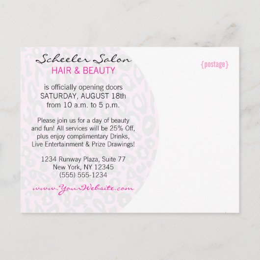 ピンクのヒョウのプリントのヘアーサロンのオープン インビテーションポストカード (裏面)