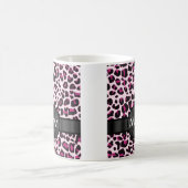 ピンクのヒョウ柄とモノグラム コーヒーマグカップ (中央)