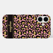 ピンクのヒョウ柄にゴールド箔押しのモノグラム Case-Mate iPhoneケース (裏面 (横))