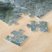 ピンクのビーチサンダル靴でビーチの岩の写真 ジグソーパズル (側面)