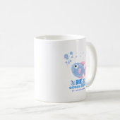 ピンクのフィンとバブルコーヒーを持つかわいい漫画の魚 コーヒーマグカップ (正面右)