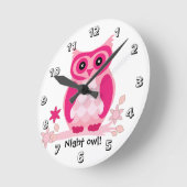ピンクのフクロウ ラウンド壁時計 (傾斜)