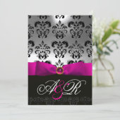 ピンクのフューシャ リボン ホワイト ブラック ダマスク モノグラム 招待状 (スタンド正面)