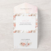 ピンクのフラッシュ フラワーとパンパス グラス エキゾチック ウェディング オールインワン招待状 (外側)