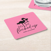 ピンクのフラミンゴが集まるトロピカルな誕生日パーティー スクエアペーパーコースター (アングル)