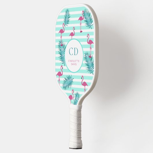 ピンクのフラミンゴのミントグリーンストライプのパーム離れの名前。 ピックルボールラケット (左)
