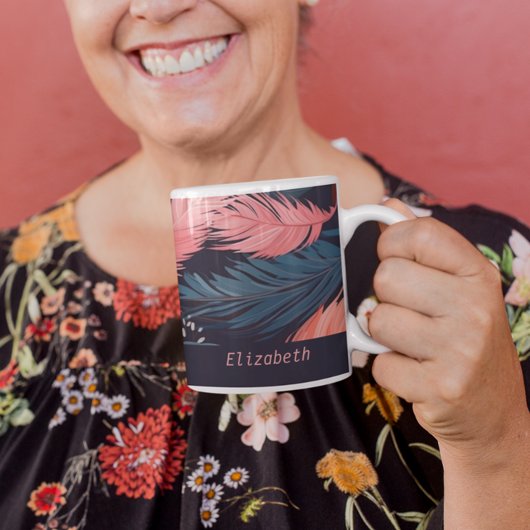 ピンクのフラミンゴの羽の熱帯をテーマにしたパターン コーヒーマグカップ