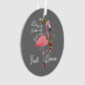 ピンクのフラミンゴの贈り物に足を置かせないように オーナメント (正面)