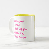 ピンクのフラミンゴは、あなたの庭および私が…ことを私を示します ツートーンマグカップ (正面左)