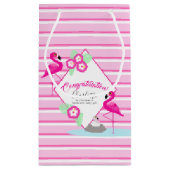 ピンクのフラミンゴキャンデーのストライブ柄のベビーシャワーのギフトバッグ スモールペーパーバッグ (裏面)