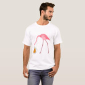 ピンクのフラミンゴビール好き Tシャツ (正面フル)