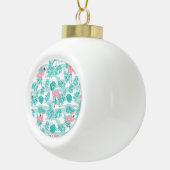 ピンクのフラミンゴ、緑のパーム葉の、トロピカル。 セラミックボールオーナメント (右)