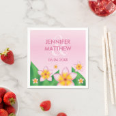 ピンクのフランジパニと緑葉のトロピカル結婚トロピカル スタンダードカクテルナプキン (インサイチュ)