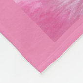 ピンクのフリースブランケットで眠っている小犬 フリースブランケット (角)