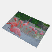 ピンクのフロリダフラミンゴスの水色 ドアマット (アングル)