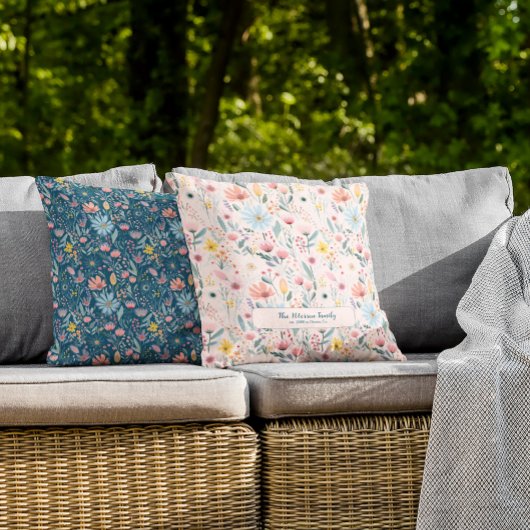 ピンクのフローラかわいらしパターン名パーソナライズされた クッション