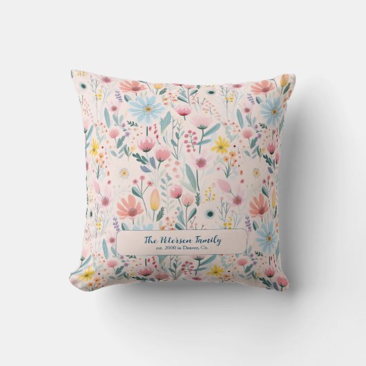 ピンクのフローラかわいらしパターン名パーソナライズされた クッション (正面)