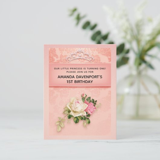 ピンクのフローラとダイヤモンドティアラプリンセス誕生日 インビテーションポストカード (スタンド正面)