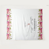 ピンクのフローラとハイヒールブライダルシャワーへようこそ タペストリー (正面(横))