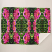 ピンクのフローラと（昆虫）マルハナバチピンクの花かわいいミツバチ シェルパブランケット (正面(横))