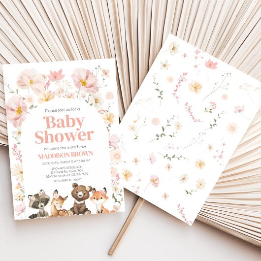 ピンクのフローラウッドランド動物の赤ちゃんシャワー 招待状