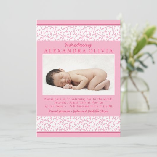 ピンクのフローラダマスク写真Sip N参照ベビーシャワー 招待状 (スタンド正面)