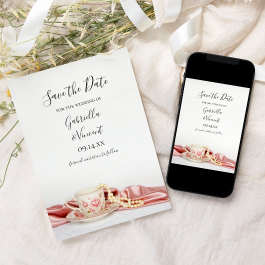 ピンクのフローラティーカップ真珠の結婚式の日付を保存 セーブザデート