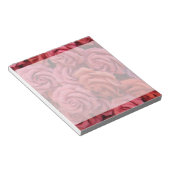 ピンクのフローラバラ ノートパッド (アングル)