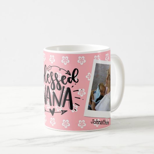 ピンクのフローラパーソナライズされたおばあちゃんの写真マグカップ コーヒーマグカップ (正面右)