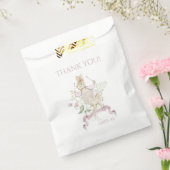 ピンクのフローラペーターザラビットモノグラムベビーシャワー フェイバーバッグ (封をした状態)