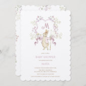 ピンクのフローラペーターザラビットモノグラムベビーシャワー 招待状 (正面/裏面)